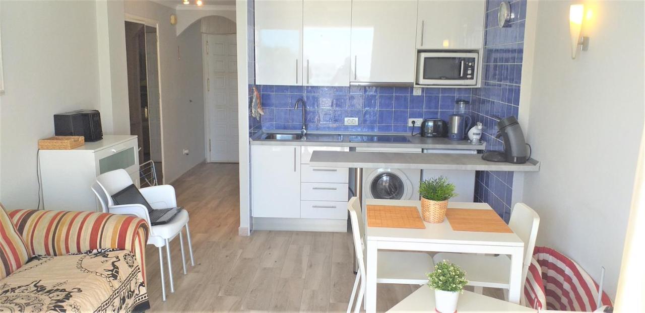 Apartment With A Large South-Facing Balcony, Sea View And Wifi In Las Americas Center Playa de las Americas  Bagian luar foto